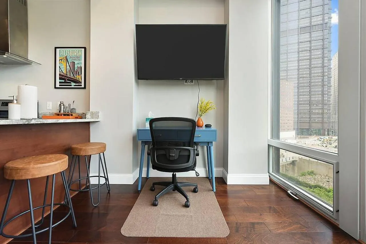 Hostwise Stays - Free Garage Parking, Gym, City Views! Pittsburgh Appartamento