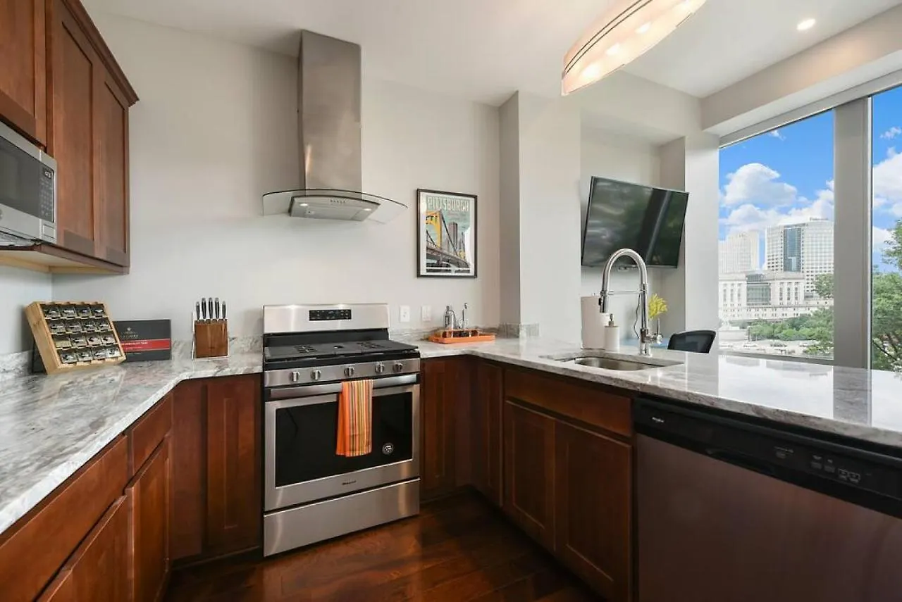 Appartamento Hostwise Stays - Free Garage Parking, Gym, City Views! Pittsburgh